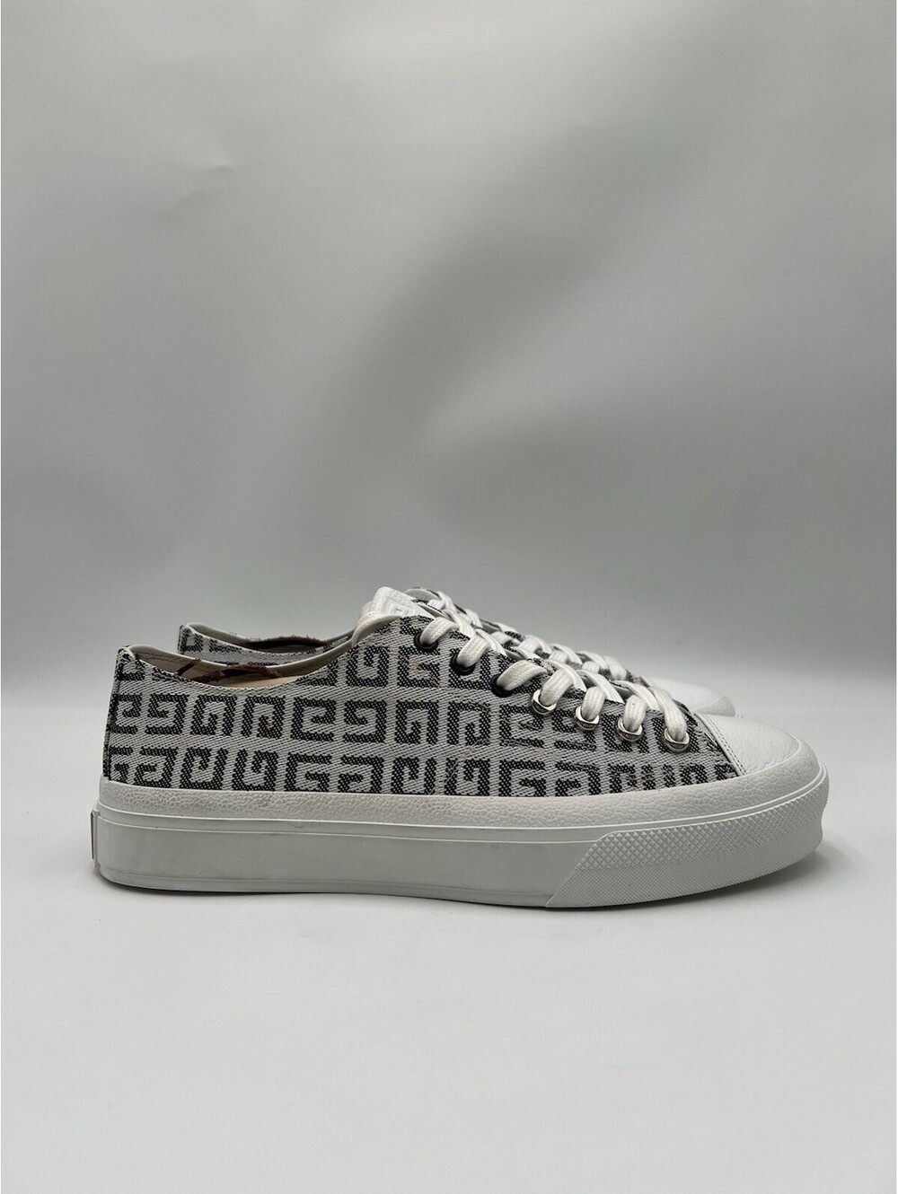 Givenchy City low-top sneakers with black and white 4G jacquard pattern Size 41